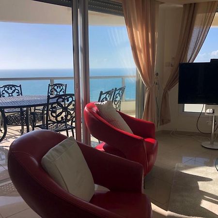 Sky Home Luxury Apartment With Sea View Бат Ям Екстериор снимка