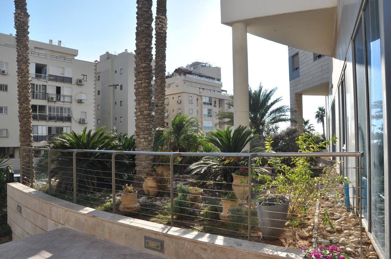 Sky Home Luxury Apartment With Sea View Бат Ям Екстериор снимка