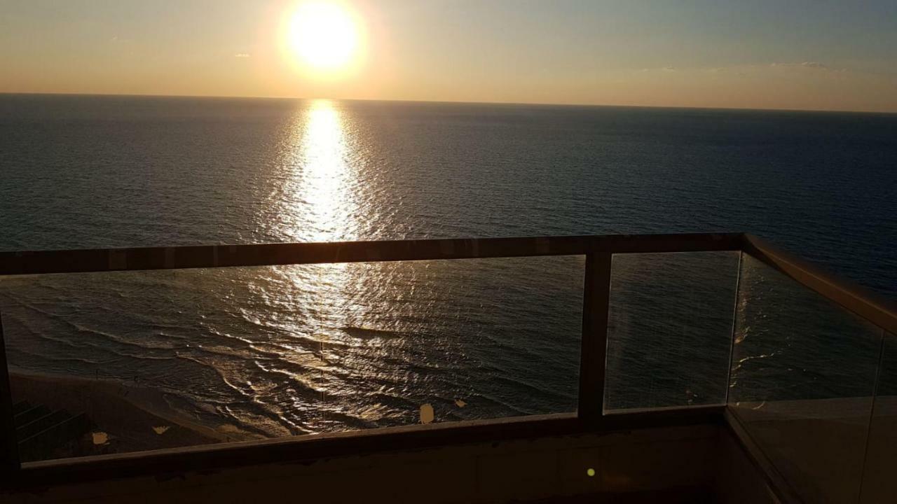 Sky Home Luxury Apartment With Sea View Бат Ям Екстериор снимка