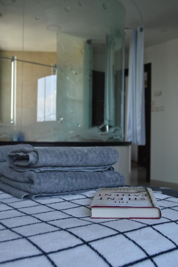 Sky Home Luxury Apartment With Sea View Бат Ям Екстериор снимка