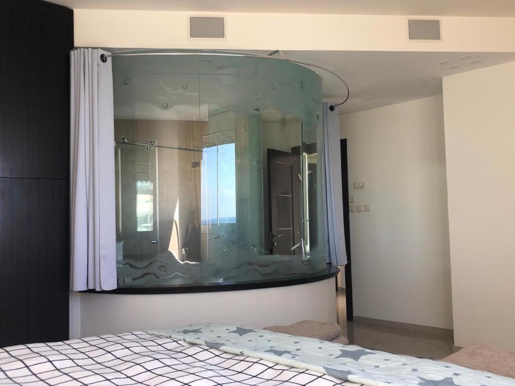 Sky Home Luxury Apartment With Sea View Бат Ям Екстериор снимка