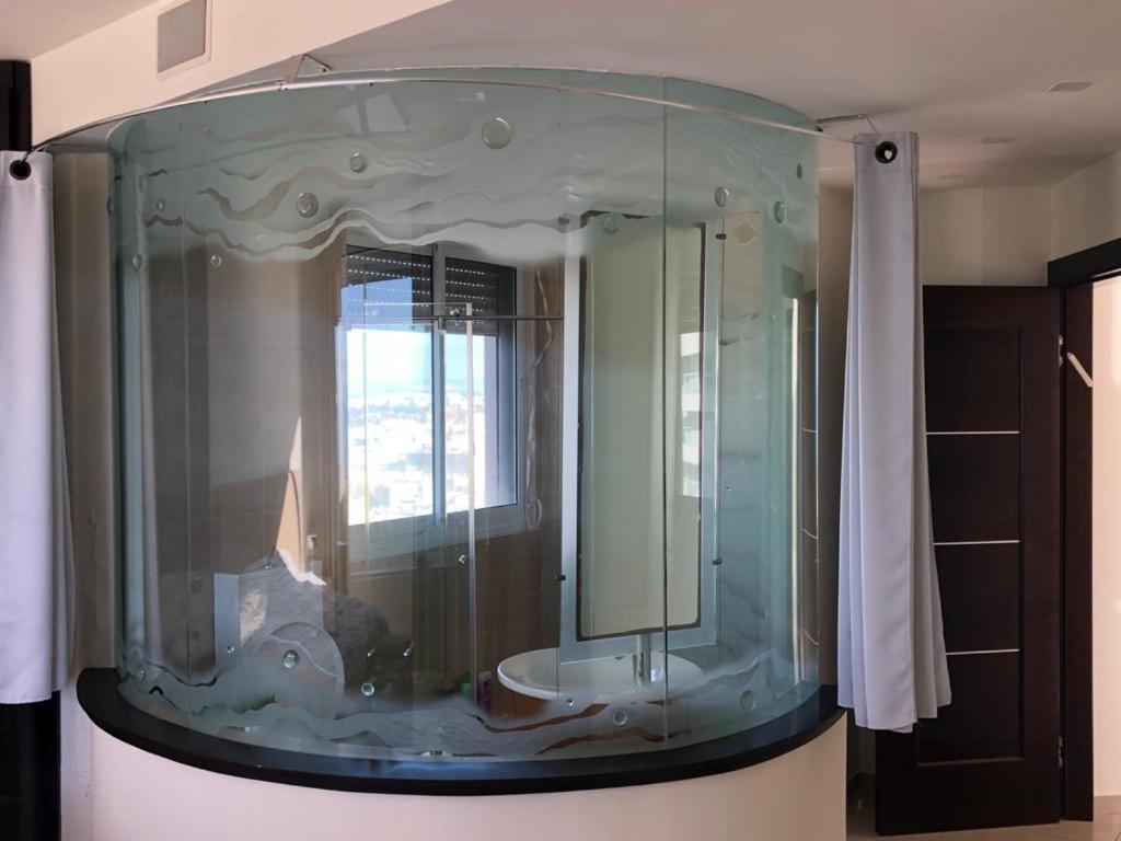 Sky Home Luxury Apartment With Sea View Бат Ям Екстериор снимка