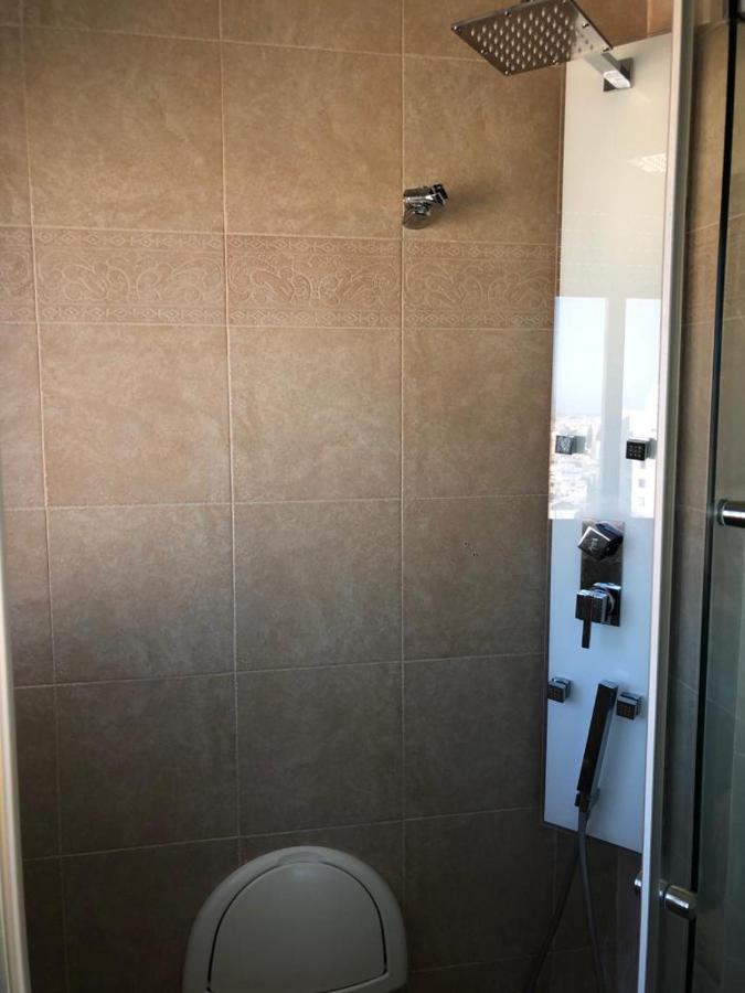Sky Home Luxury Apartment With Sea View Бат Ям Екстериор снимка