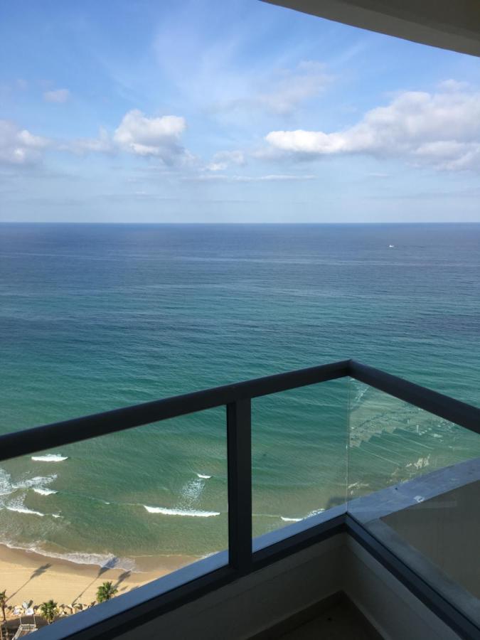 Sky Home Luxury Apartment With Sea View Бат Ям Екстериор снимка