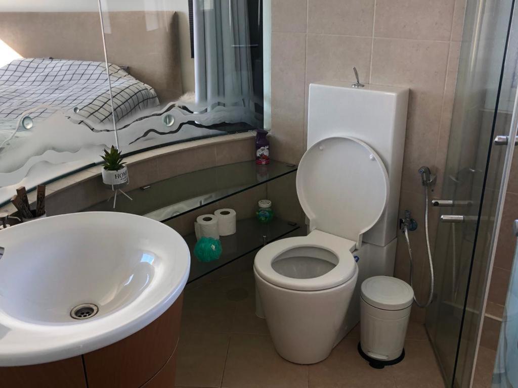 Sky Home Luxury Apartment With Sea View Бат Ям Екстериор снимка
