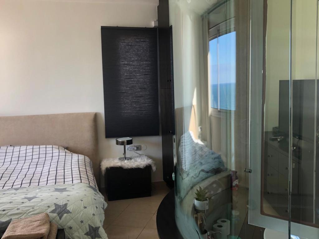 Sky Home Luxury Apartment With Sea View Бат Ям Екстериор снимка
